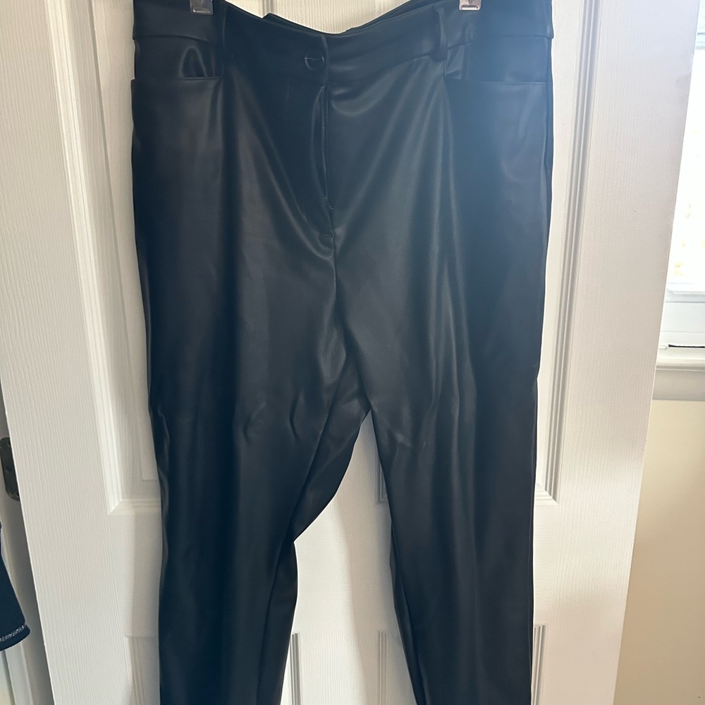 LOFT Classic Black Pants with Tailored Fit and Stretch Fabric
